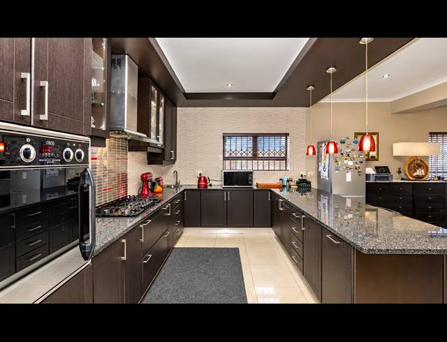 4 BEDROOM HOUSE FOR SALE IN PARKLANDS